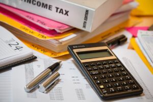 Upominki dla pracowników - jak rozliczać w podatku dochodowym
