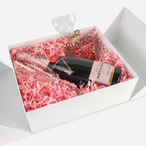 _0068_moet rose wedding box 1 Personalizowany Wedding Box z prośbą o świadkowanie dla niej z Szampanem Moet&Chandon
