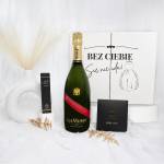 Wedding Box z prośbą o świadkowanie dla niej i Szampan